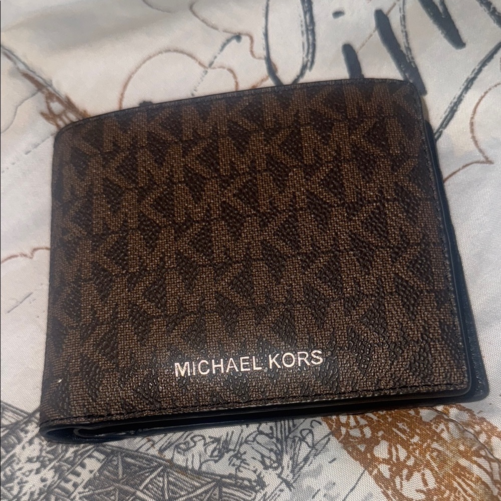 Happy Holiday’s 

Harrison Logo Billfold Wallet With Passcase